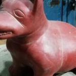 Perro cebado sentado (grande)